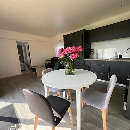 Les Petites Maisons Dans La Monterie - Le Jardin -