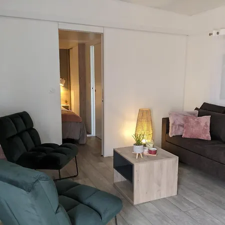 Les Petites Maisons Dans La Monterie - Le Jardin -