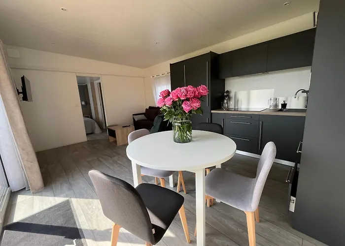 Les Petites Maisons Dans La Monterie - Le Jardin -