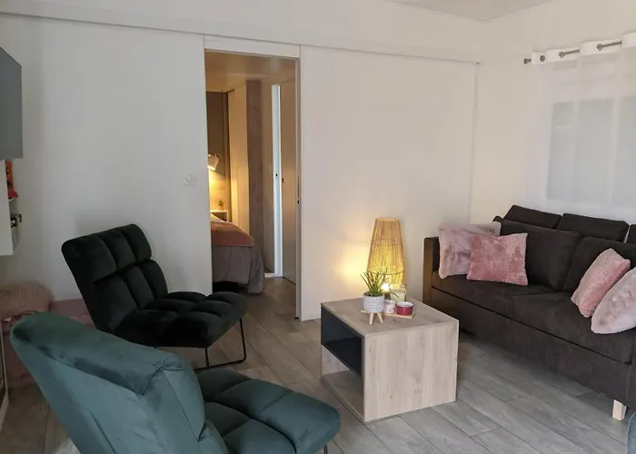 Les Petites Maisons Dans La Monterie - Le Jardin -